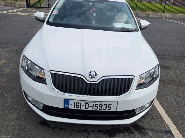 Skoda Octavia Saloon, Diesel, 2016, White