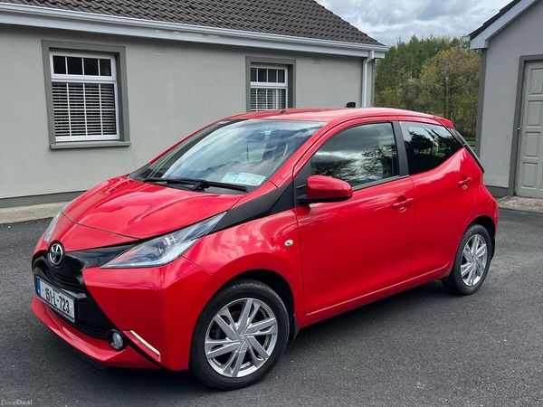 Toyota Aygo Hatchback, Petrol, 2015, Red