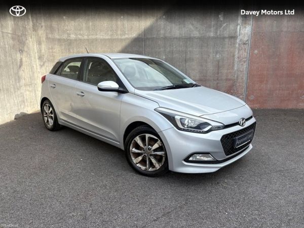 Hyundai i20 Hatchback, Petrol, 2015, Silver