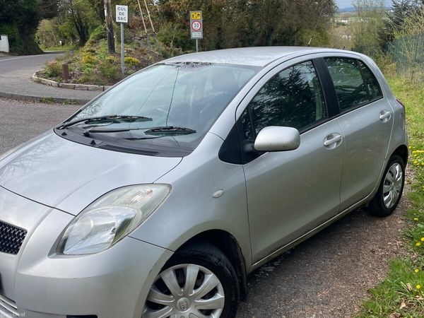Toyota Yaris Hatchback, Petrol, 2009, Silver