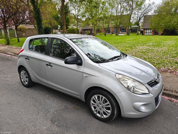 Hyundai i20 Hatchback, Petrol, 2010, Silver