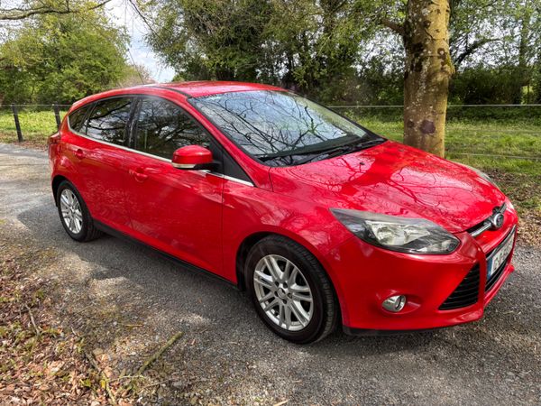 Ford Focus Hatchback, Petrol, 2012, Red
