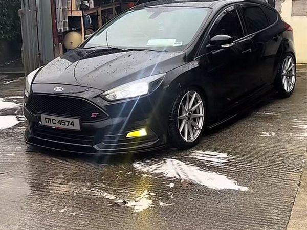 Ford Focus Hatchback, Petrol, 2017, Black