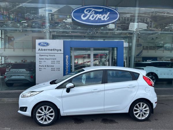 Ford Fiesta Hatchback, Petrol, 2016, White