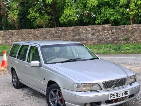 Volvo V70 Estate, Petrol, 1997, Silver