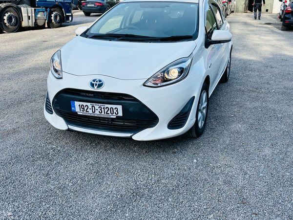 Toyota Aqua Hatchback, Petrol Hybrid, 2016, White