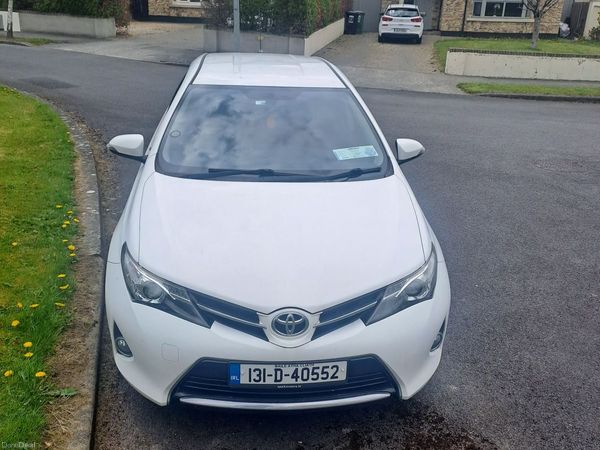 Toyota Auris Hatchback, Petrol, 2013, White
