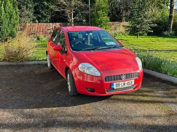 Fiat Punto Hatchback, Petrol, 2009, Red