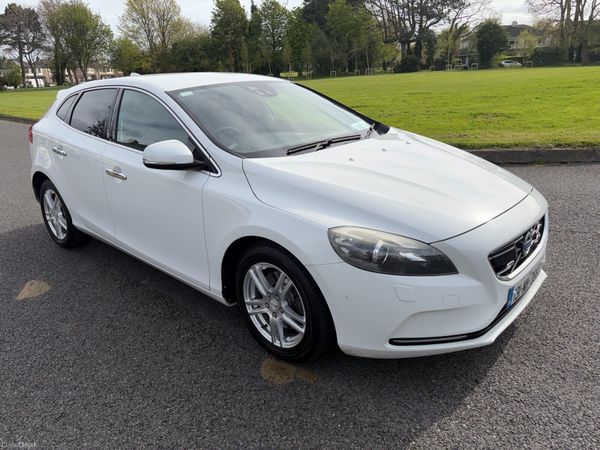Volvo V40 Hatchback, Petrol, 2013, White