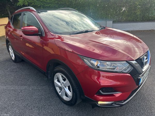 Nissan Qashqai MPV, Petrol, 2018, Red