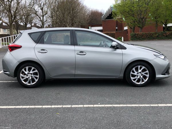 Toyota Auris Hatchback, Diesel, 2016, Grey