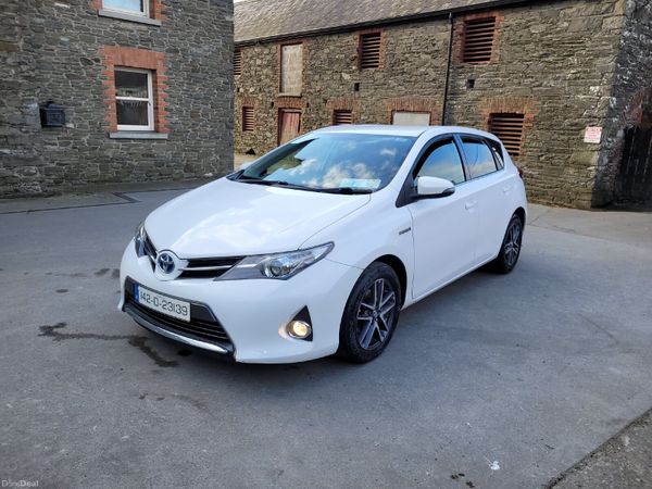 Toyota Auris Hatchback, Petrol Hybrid, 2014, White