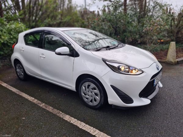 Toyota Aqua Hatchback, Petrol Hybrid, 2017, White