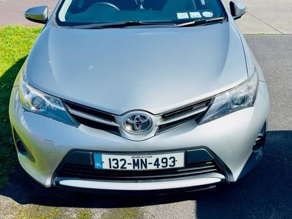 Toyota Auris Hatchback, Petrol, 2013, Grey