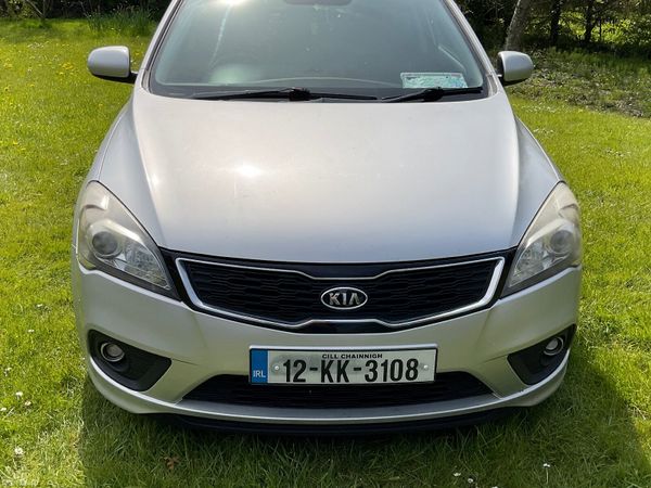 Kia Ceed Hatchback, Diesel, 2012, Silver