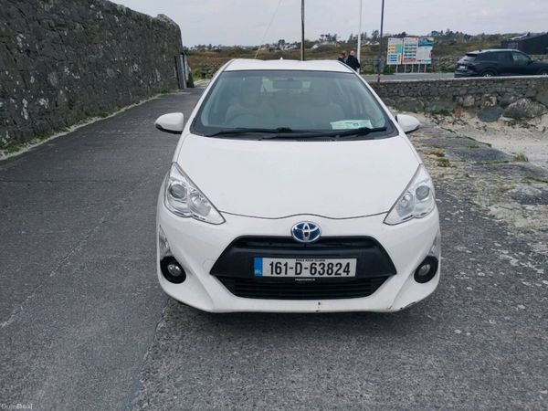 Toyota Aqua Hatchback, Petrol Hybrid, 2016, White
