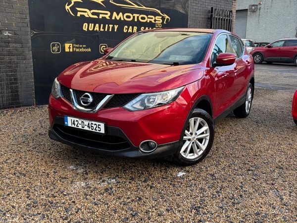 Nissan Qashqai Hatchback, Petrol, 2014, Red