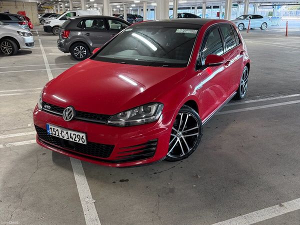 Volkswagen Golf Hatchback, Diesel, 2015, Red