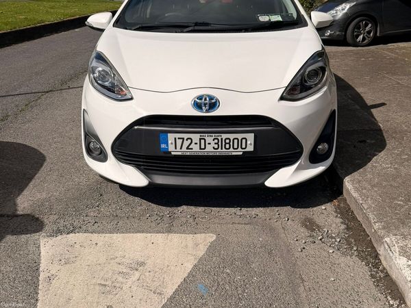 Toyota Aqua Hatchback, Petrol Hybrid, 2017, White