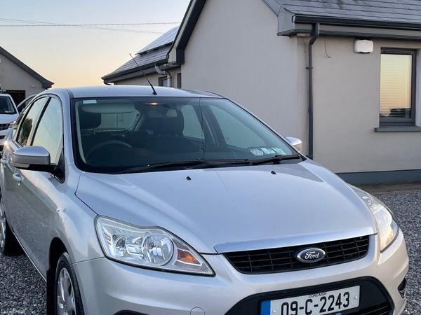 Ford Focus Hatchback, Petrol, 2009, Silver