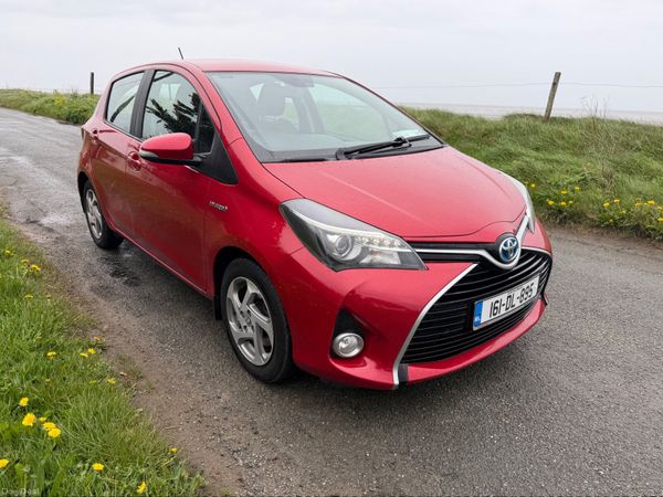 Toyota Yaris Hatchback, Petrol Hybrid, 2016, Red
