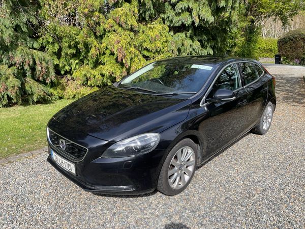 Volvo V40 Hatchback, Diesel, 2013, Black
