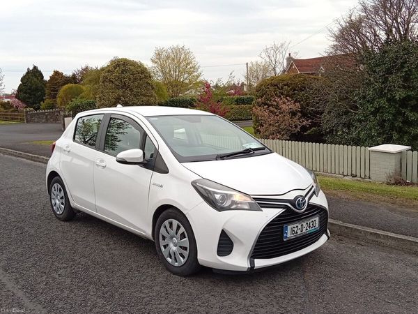 Toyota Yaris Hatchback, Petrol Hybrid, 2016, White