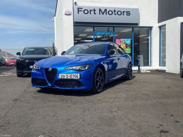 Alfa Romeo Giulia Saloon, Petrol, 2025, Blue