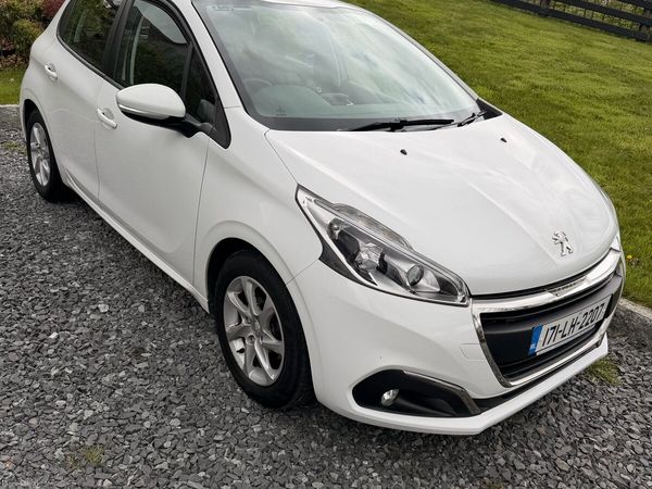 Peugeot 208 Hatchback, Petrol, 2017, White