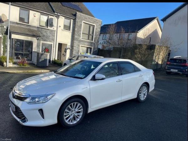 Toyota Camry Saloon, Petrol Hybrid, 2015, White