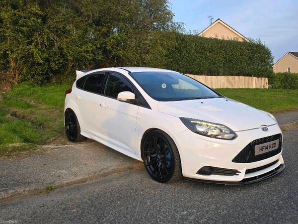 Ford Focus Hatchback, Petrol, 2014, White