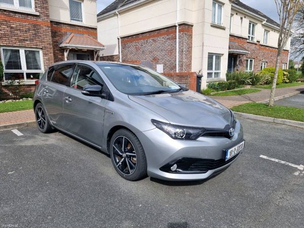Toyota Auris MPV, Petrol Hybrid, 2018, Grey