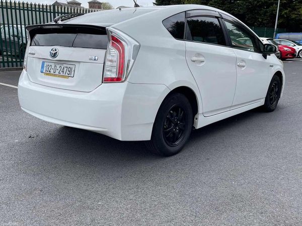 Toyota Prius Hatchback, Petrol Hybrid, 2013, White