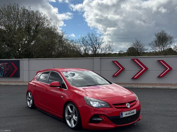Vauxhall Astra Hatchback, Diesel, 2014, Red