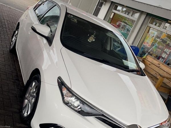 Toyota Auris Hatchback, Diesel, 2015, White