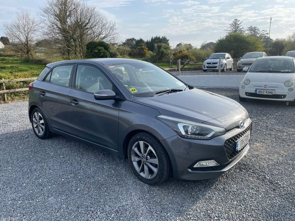 Hyundai i20 Hatchback, Petrol, 2017, Grey