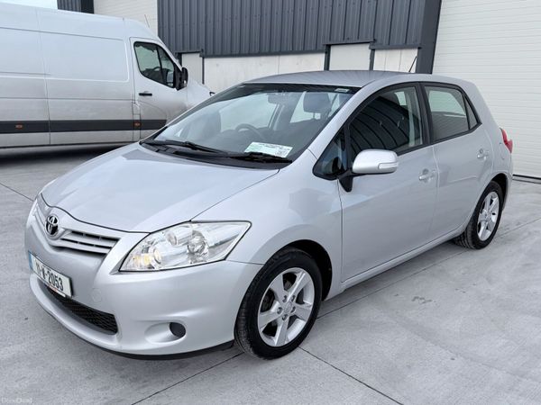 Toyota Auris Hatchback, Petrol, 2011, Silver