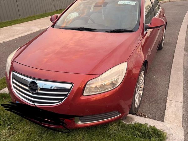 Vauxhall Insignia Hatchback, Diesel, 2010, Red
