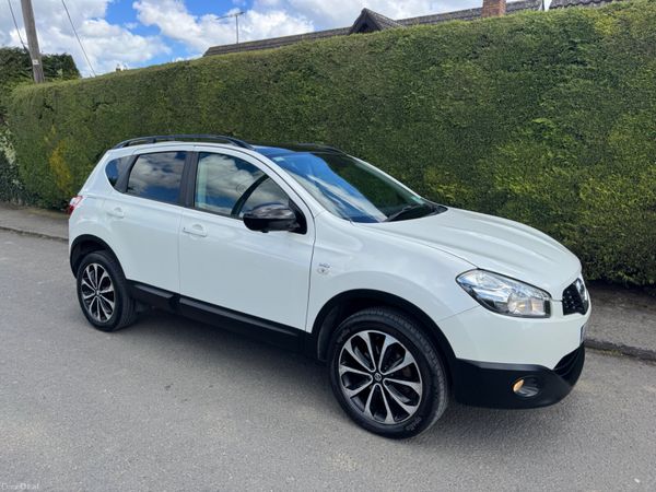 Nissan Qashqai Hatchback, Diesel, 2013, White