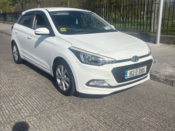 Hyundai i20 Hatchback, Petrol, 2016, White
