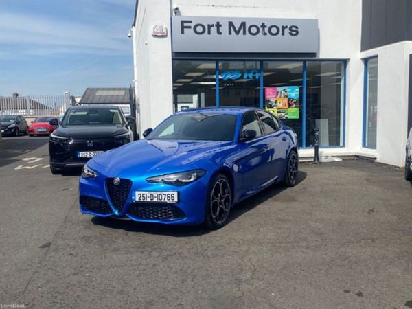 Alfa Romeo Giulia Saloon, Petrol, 2025, Blue