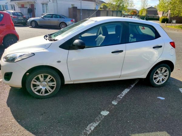 Mazda Mazda2 Hatchback, Petrol, 2013, White
