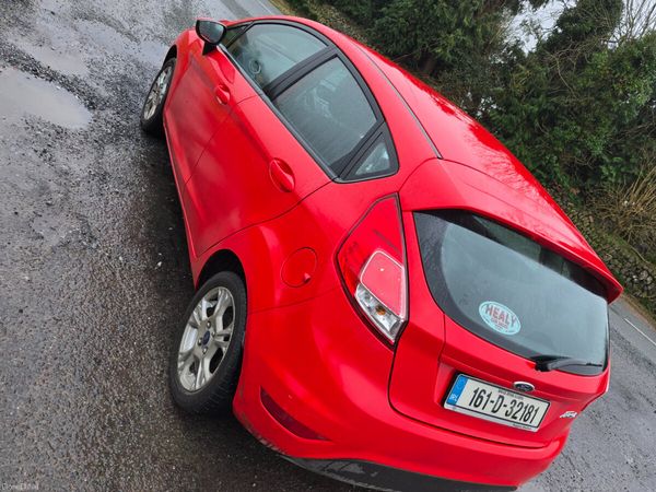 Ford Fiesta Hatchback, Petrol, 2016, Red