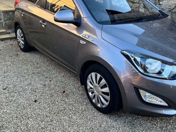 Hyundai i20 Hatchback, Petrol, 2013, Grey