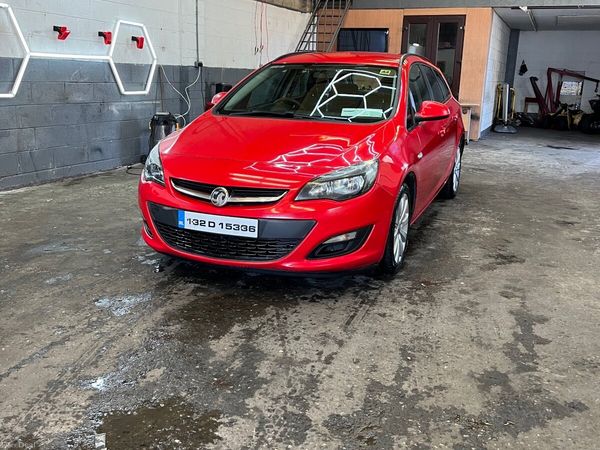 Vauxhall Astra Estate, Diesel, 2013, Red