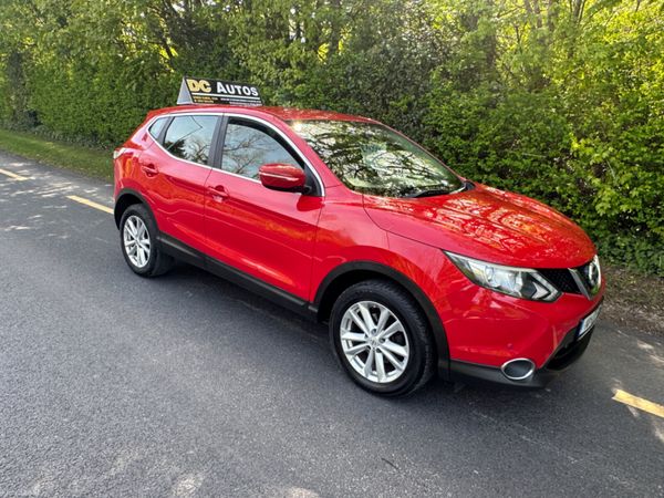 Nissan Qashqai Hatchback, Diesel, 2014, Red