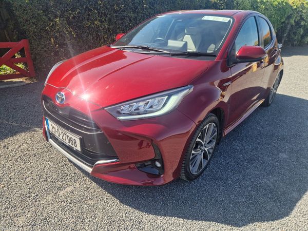 Toyota Yaris Hatchback, Petrol Hybrid, 2021, Red