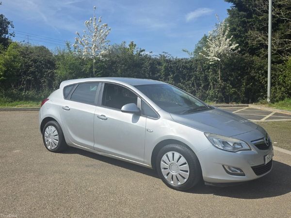 Opel Astra Hatchback, Diesel, 2011, Silver