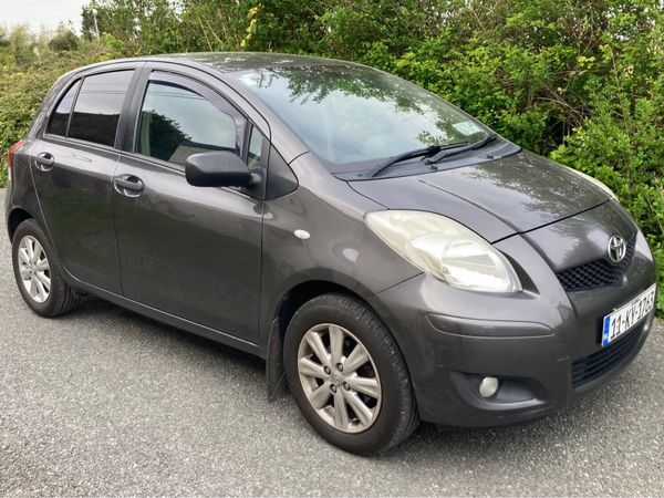 Toyota Yaris Hatchback, Petrol, 2011, Grey