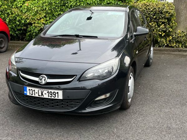 Vauxhall Astra Hatchback, Diesel, 2013, Black